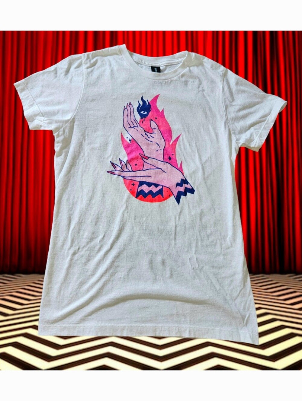 Twin Peaks White Graphic Tee with Pink Flame Hand Illustration XS